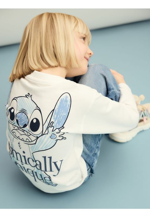 Reserved - Koszulka z nadrukiem na plecach Lilo i Stitch - złamana biel. Materiał: bawełna. Wzór: nadruk