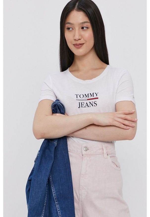 Tommy Jeans T-shirt damski kolor biały. Okazja: na co dzień. Kolor: biały. Materiał: bawełna, dzianina. Wzór: nadruk. Styl: casual