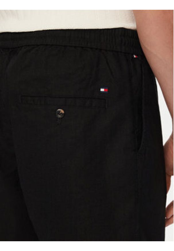TOMMY HILFIGER - Tommy Hilfiger Szorty materiałowe Dover MW0MW44354 Czarny Regular Fit. Kolor: czarny. Materiał: len