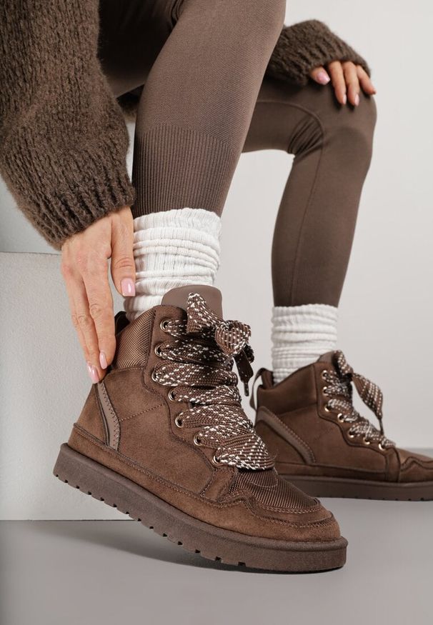 Born2be - Brązowe Sneakersy z Ozdobnymi Sznurówkami Eveslia. Okazja: na co dzień. Zapięcie: sznurówki. Kolor: brązowy. Materiał: jeans