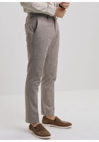 Ochnik - Beżowe spodnie garniturowe męskie. Kolor: beżowy. Materiał: bawełna #1