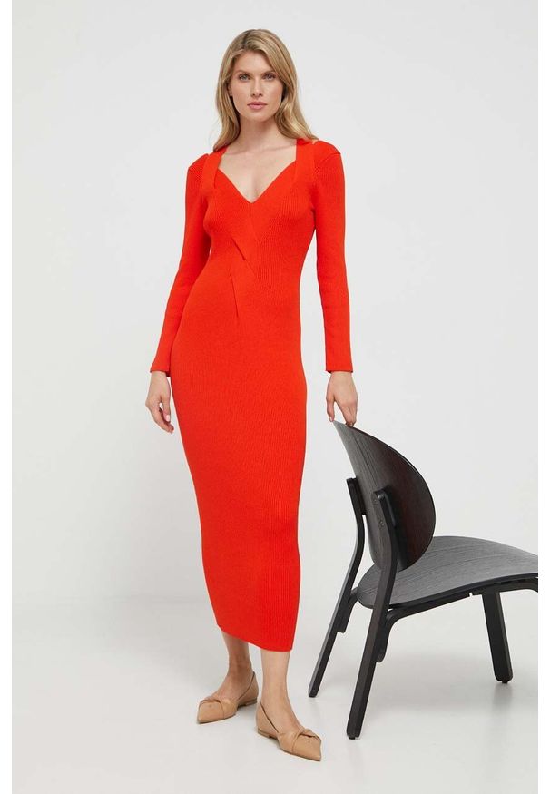 BOSS sukienka kolor pomarańczowy maxi dopasowana. Kolor: pomarańczowy. Materiał: dzianina, materiał, prążkowany. Długość rękawa: długi rękaw. Typ sukienki: dopasowane. Długość: maxi