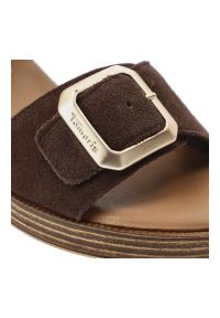 Sandały damskie Tamaris, cholewka ze skóry zamszowej na stabilnym słupku z szerokimi paskami i regulowanym zapięciem przy kostce ozdobione dużą klamr. Okazja: na co dzień. Zapięcie: pasek. Kolor: brązowy. Wzór: aplikacja. Materiał: zamsz, skóra. Sezon: lato. Obcas: na słupku. Styl: casual, elegancki, klasyczny. Wysokość obcasa: średni #2