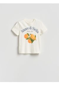 Reserved - T-shirt z nadrukiem - złamana biel. Materiał: bawełna. Wzór: nadruk #1