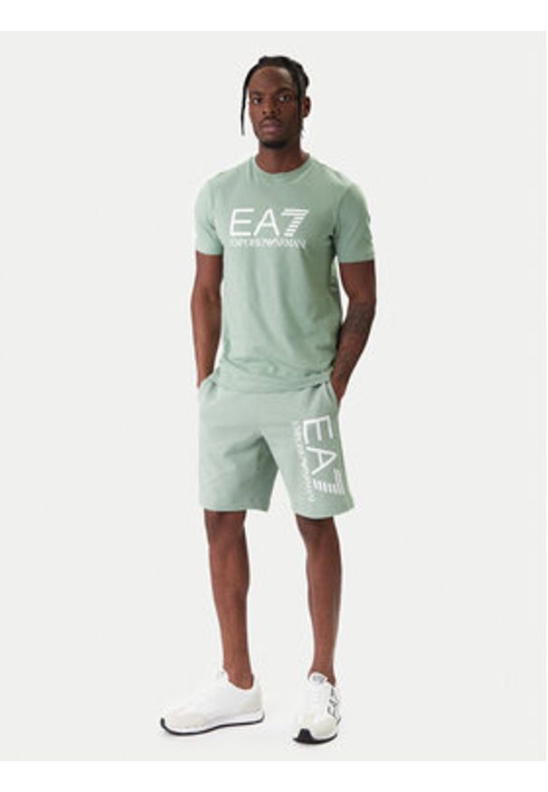 EA7 Emporio Armani Szorty sportowe 7M001414 AF22266 U7243 Zielony Regular Fit. Kolor: zielony. Materiał: bawełna. Styl: sportowy