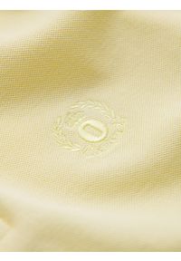 Ombre Clothing - Jednokolorowa koszulka polo męska BASIC z dzianiny pique - żółta V15. Okazja: na co dzień. Typ kołnierza: polo. Kolor: żółty. Materiał: dzianina. Wzór: haft, aplikacja, jednolity. Styl: sportowy, wizytowy, casual #4