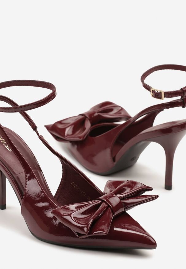 Born2be - Bordowe Sandały na Obcasie Vices z Lakierowanej Skóry z Ozdobną Kokardką Florozia. Okazja: na wesele, na ślub cywilny. Zapięcie: bez zapięcia. Kolor: czerwony. Materiał: skóra, lakier. Obcas: na obcasie. Styl: klasyczny, elegancki. Wysokość obcasa: średni
