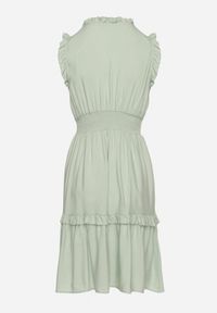 Born2be - Jasnozielona Sukienka z Wiskozą o Rozkloszowanym Kroju Bez Rękawów Folerose. Typ kołnierza: dekolt w serek. Kolor: zielony. Materiał: wiskoza. Długość rękawa: bez rękawów. Sezon: wiosna, lato. Typ sukienki: rozkloszowane. Styl: elegancki #4