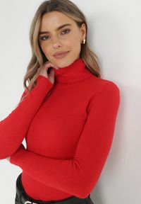 Born2be - Czerwony Klasyczny Golf z Bawełną Reilisea. Okazja: na co dzień. Typ kołnierza: golf. Kolor: czerwony. Materiał: bawełna. Styl: klasyczny #7