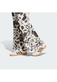 Adidas - adidas Spodnie dresowe Satin KA2668 Brązowy Wide Leg. Kolor: brązowy. Materiał: syntetyk #3