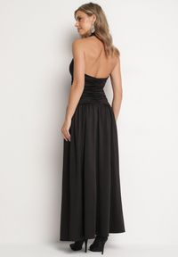 Born2be - Czarna Koktajlowa Sukienka z Marszczeniem Odkrytymi Plecami i Usztywnianymi Miseczkami Vamilina. Okazja: na imprezę. Kolor: czarny. Typ sukienki: proste. Styl: wizytowy #5