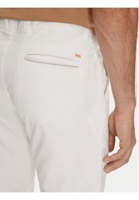 BOSS - Boss Chinosy Chino_Slim 50510933 Beżowy Slim Fit. Kolor: beżowy. Materiał: bawełna #3