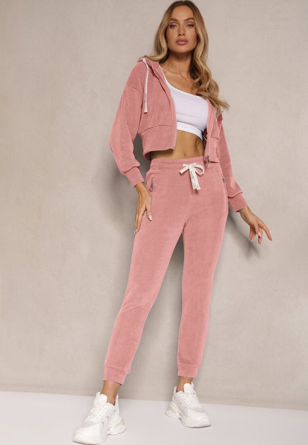 Renee - Różowy Komplet Dresowy z Bawełny Bluza z Kapturem i Spodnie Slim Inerisa. Kolor: różowy. Materiał: dresówka, bawełna. Wzór: aplikacja
