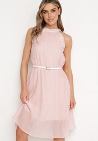 Born2be - Różowa Wieczorowa Sukienka Trapezowa bez Rękawów Ozdobiona Perełkami Gemalia. Okazja: na co dzień. Kolor: różowy. Materiał: jeans. Długość rękawa: bez rękawów. Wzór: aplikacja. Typ sukienki: trapezowe. Styl: wizytowy #5