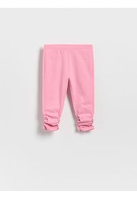 Reserved - Legginsy 3/4 z marszczeniem - różowy. Kolor: różowy. Materiał: bawełna