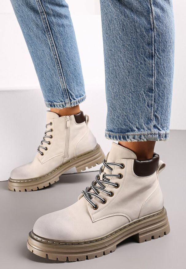 Born2be - Beżowe Traperki z Lekkim Ociepleniem Malak. Kolor: beżowy