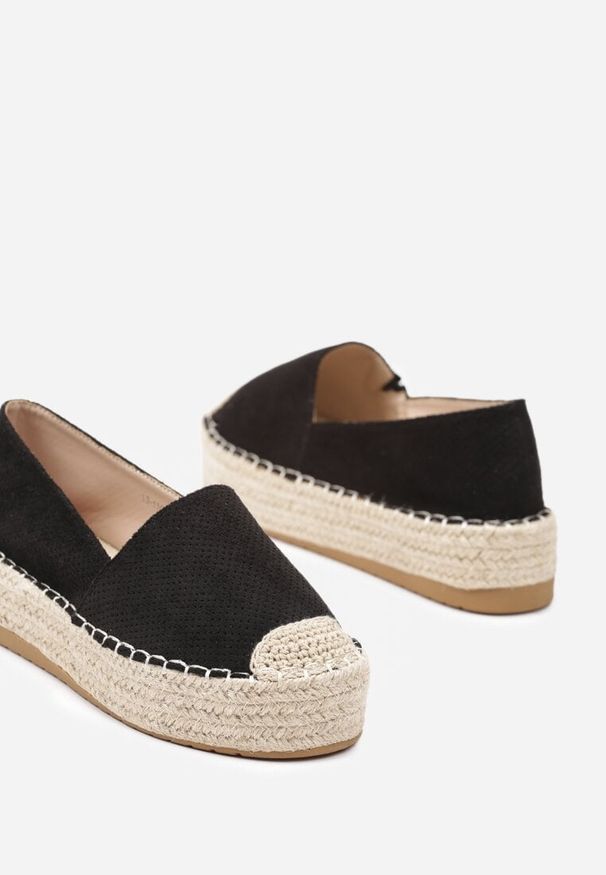 Renee - Czarne Casualowe Espadryle na Grubej Podeszwie Ozdobionej Plecionką Honorelle. Okazja: na co dzień. Kolor: czarny. Materiał: len, jeans. Wzór: aplikacja. Sezon: lato, wiosna. Styl: casual