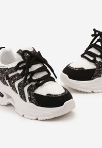 Renee - Czarno-Białe Sneakersy na Tłoczonej Platformie z Brokatowymi Wstawkami Nalu. Nosek buta: okrągły. Zapięcie: sznurówki. Kolor: czarny. Materiał: materiał. Obcas: na platformie. Wysokość obcasa: niski #3