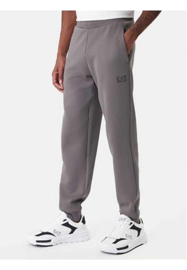 EA7 Emporio Armani Dres 7M001601 AF20845 U8086 Szary Regular Fit. Kolor: szary. Materiał: syntetyk