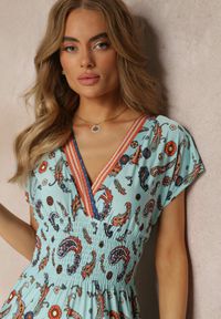 Renee - Jasnoniebieska Rozkloszowana Sukienka Maxi z Printem Paisley z Gumką w Pasie Zoenia. Kolor: niebieski. Wzór: paisley, nadruk. Sezon: lato, wiosna. Długość: maxi #4