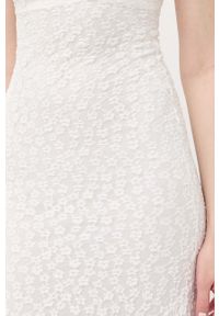 BARDOT - Bardot sukienka kolor biały maxi dopasowana. Kolor: biały. Materiał: tkanina, skóra. Długość rękawa: na ramiączkach. Typ sukienki: dopasowane. Długość: maxi #5