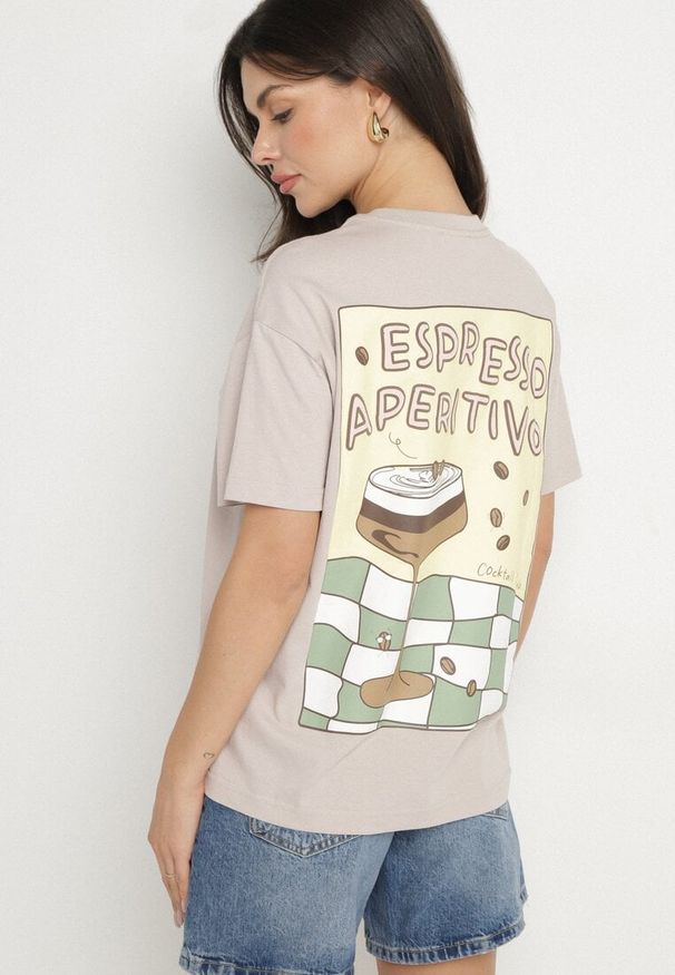 Born2be - Beżowy Bawełniany T-shirt Typu Oversize z Nadrukiem i Napisem Fillana. Okazja: na co dzień. Kolor: beżowy. Materiał: bawełna. Wzór: napisy, nadruk. Styl: casual