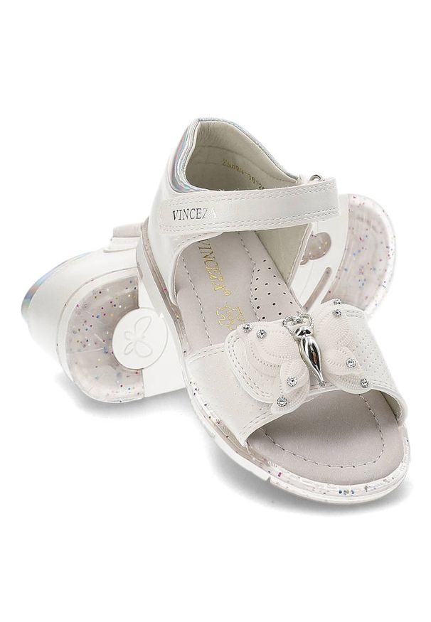 Białe Sandały Vinceza Wygodne Dziecięce Buty. Okazja: na co dzień, na spacer. Zapięcie: rzepy. Kolor: biały. Materiał: skóra ekologiczna, skóra. Wzór: aplikacja. Sezon: lato. Styl: casual, elegancki, młodzieżowy
