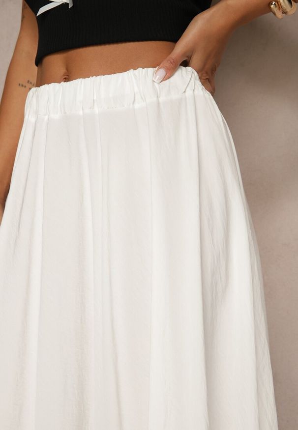 Renee - Biała Spódnica z Wiskozą o Rozkloszowanym Kroju Addlia. Okazja: na co dzień. Kolor: biały. Materiał: wiskoza. Styl: elegancki, casual