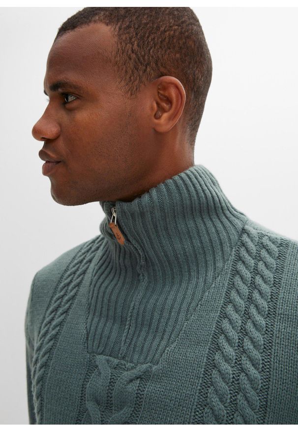 bonprix - Sweter z wysokim kołnierzem zapinanym na zamek z grubej dzianiny, we wzór w warkocze. Typ kołnierza: kołnierzyk stójkowy. Kolor: zielony. Materiał: skóra, dzianina