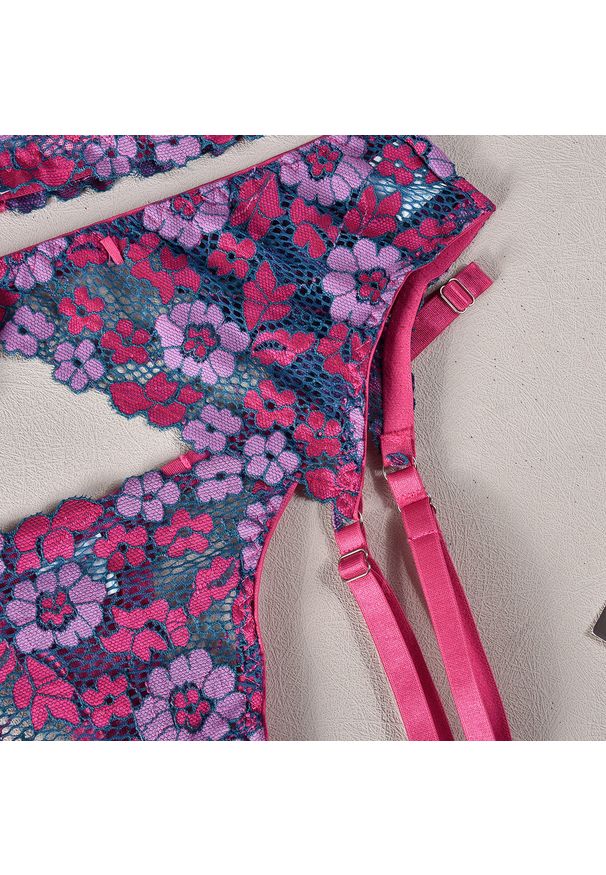 Intica - Bielizna z balkonetką i pasem z ozdobnym wykończeniem Najda. Kolor: wielokolorowy. Materiał: skóra, materiał