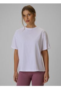 4f - 4F T-shirt loose gładki damski - biały S. Okazja: na co dzień. Kolor: biały. Materiał: skóra, bawełna, dzianina. Wzór: gładki. Styl: casual #1