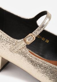 Renee - Złote Czółenka na Słupku Mary Jane Ozdobione Paskami Omevira. Okazja: na co dzień. Zapięcie: pasek. Kolor: złoty. Materiał: dzianina. Wzór: aplikacja. Obcas: na słupku. Styl: casual, elegancki #9