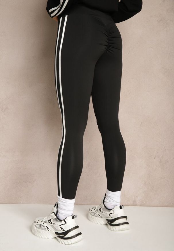 Renee - Czarne Legginsy High Waist z Push-Upem z Elastycznego Materiału z Lampasami Ateria. Okazja: na co dzień, na spacer. Stan: podwyższony. Kolor: czarny. Materiał: materiał. Styl: casual