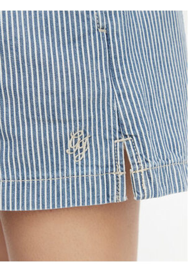 Guess Jeans Szorty jeansowe W6GD53 D7881 Niebieski Regular Fit. Kolor: niebieski. Materiał: bawełna