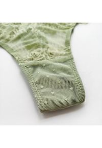 Intica - Stringi koronkowe z ozdobną gumką Lebbie. Kolor: różowy. Materiał: koronka. Wzór: koronka #4