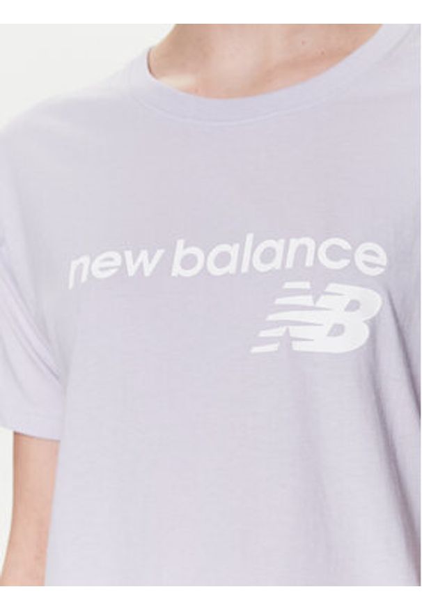 New Balance T-Shirt Stacked WT03805 Fioletowy Relaxed Fit. Kolor: fioletowy. Materiał: bawełna, syntetyk