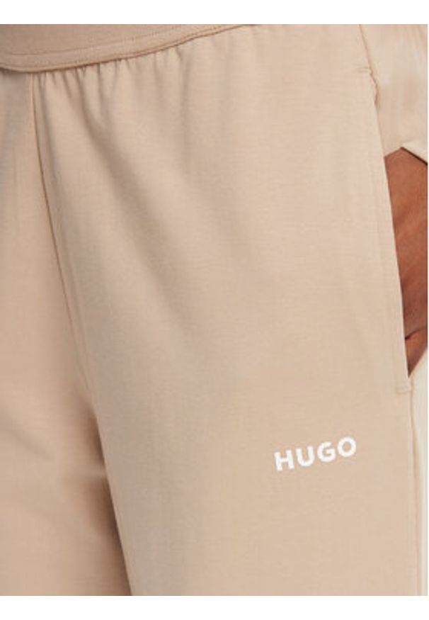 Hugo - HUGO Spodnie dresowe 50490578 Beżowy Regular Fit. Kolor: beżowy. Materiał: bawełna