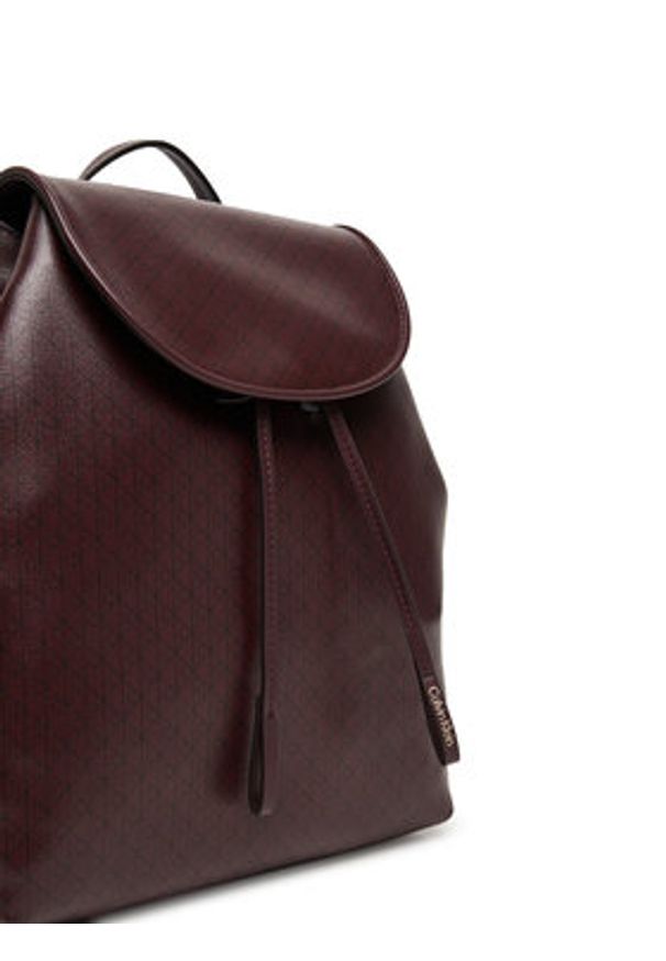 Calvin Klein Plecak Emblem Aop Flap Backpack LV04F3271G Bordowy. Kolor: czerwony. Materiał: skóra