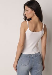 Born2be - Biały Bawełniany Top Bieliźniany z Koronką na Regulowanych Ramiączkach Beralisa. Okazja: na co dzień. Kolor: biały. Materiał: bawełna, koronka. Długość rękawa: na ramiączkach. Wzór: koronka. Sezon: zima, jesień. Styl: casual, klasyczny #4