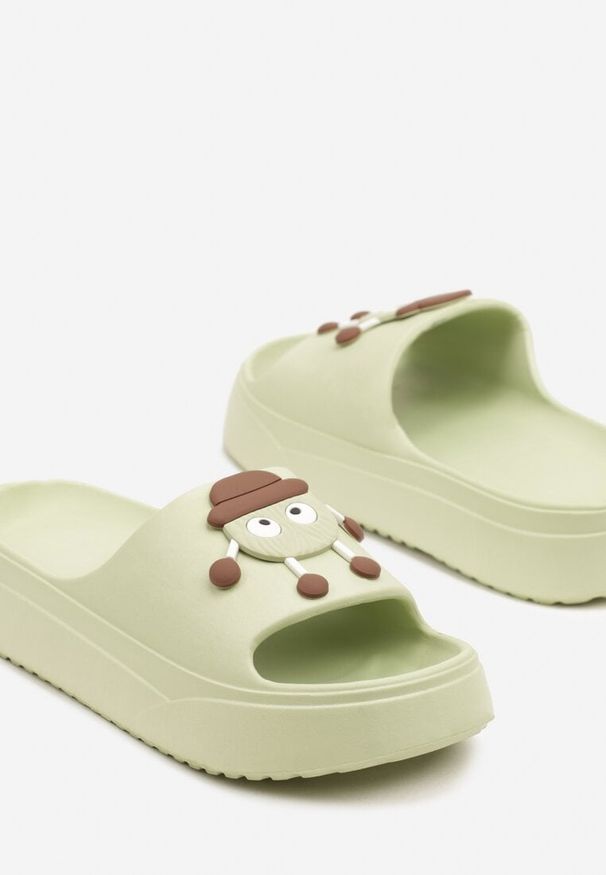 Born2be - Jasnozielone Klapki na Grubej Podeszwie z Aplikacją 3D Ularinea. Okazja: na co dzień. Kolor: zielony. Wzór: aplikacja. Styl: casual