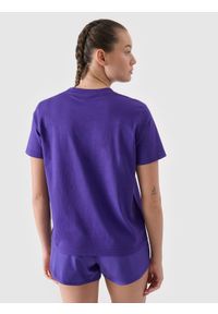 4f - T-shirt regular z nadrukiem damski - fioletowy. Okazja: na co dzień. Kolor: fioletowy. Materiał: bawełna, dzianina, jersey. Wzór: nadruk. Styl: casual, klasyczny, sportowy