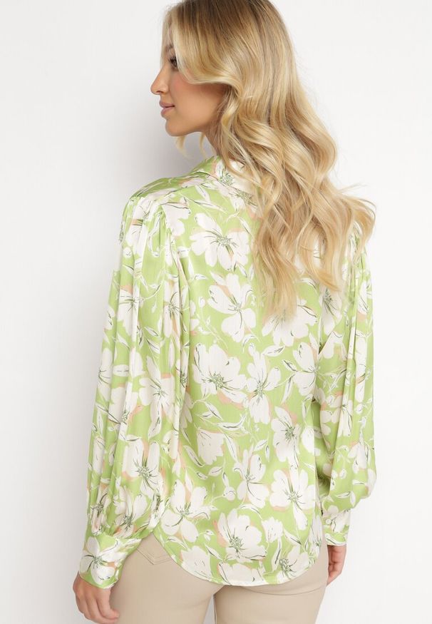 Born2be - Zielona Kwiecista Koszula z Guzikami i Szerokimi Mankietami Viasa. Okazja: na co dzień. Kolor: zielony. Materiał: materiał. Wzór: kwiaty. Styl: casual