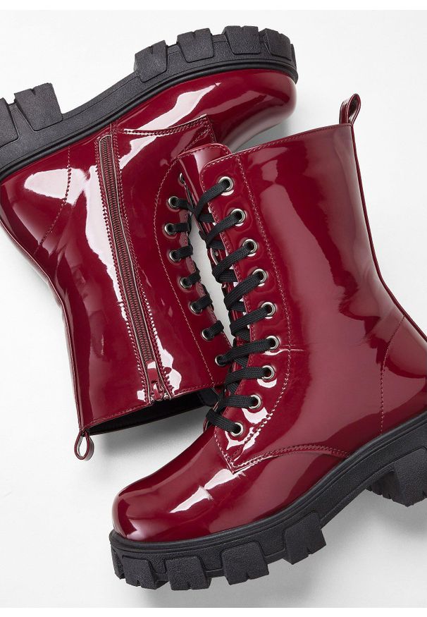 bonprix - Botki sznurowane, lakierowane. Okazja: na co dzień. Kolor: czerwony. Materiał: lakier. Styl: casual, militarny