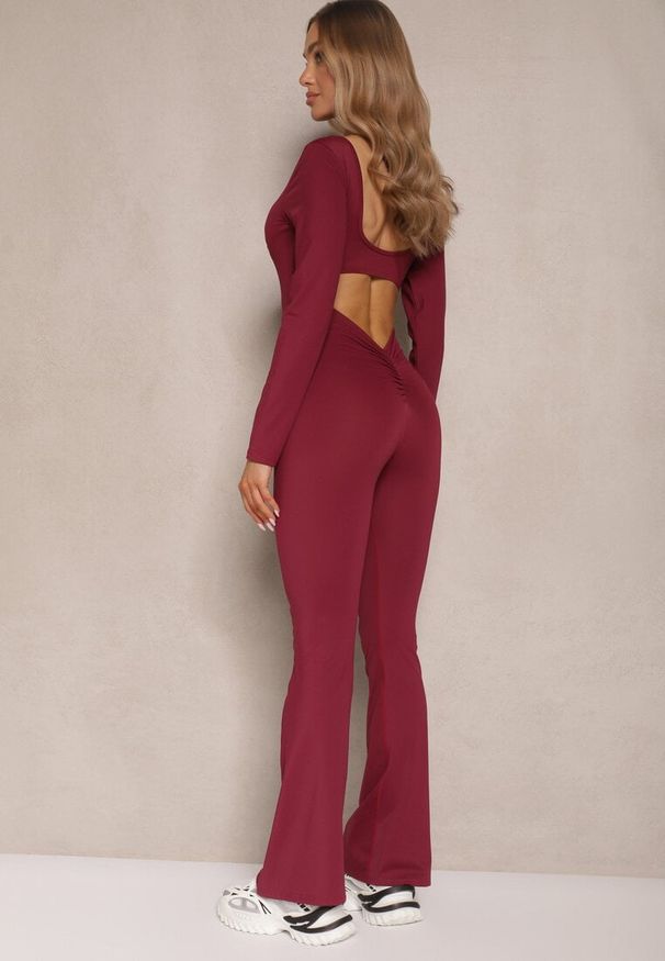 Renee - Bordowy Kombinezon Bodycon z Usztywnianymi Miseczkami i Wycięciami na Plecach Calinori. Kolor: czerwony. Materiał: tkanina