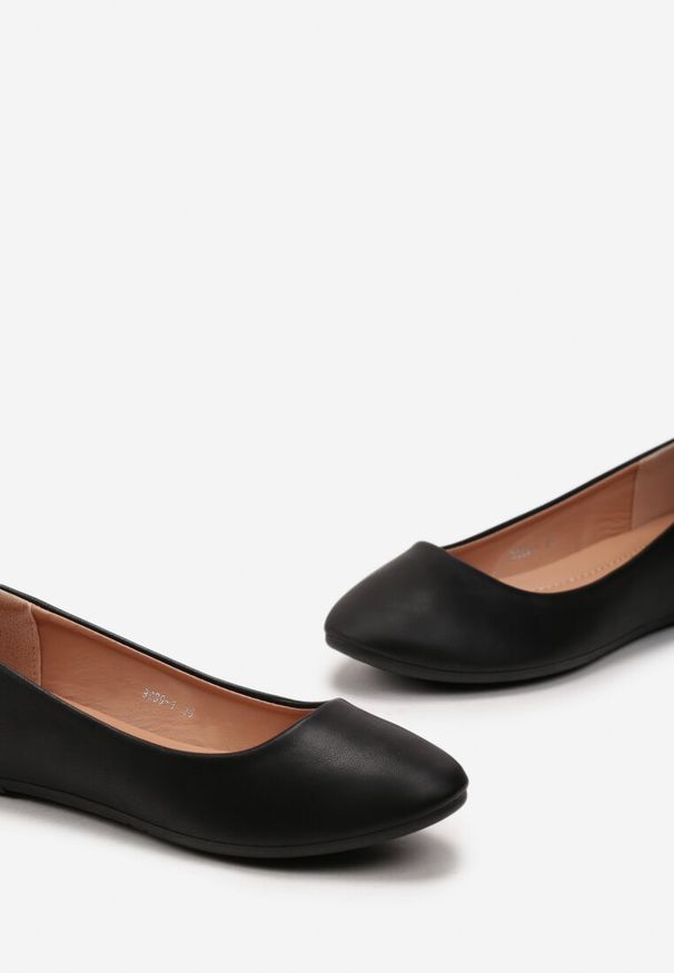 Renee - Czarne Balerinki Akolevia. Okazja: na co dzień. Kolor: czarny. Materiał: jeans, materiał. Obcas: na obcasie. Styl: casual, elegancki. Wysokość obcasa: niski