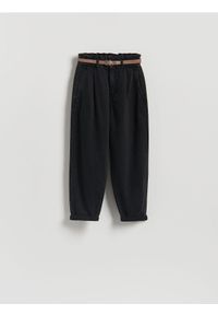 Reserved - Jeansy paperbag z paskiem - czarny. Kolor: czarny #1