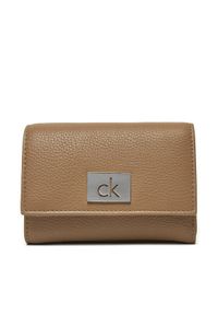 Calvin Klein Mały Portfel Damski Ck Plaque Small Trifold W/Zip K60K612834 Szary. Kolor: szary. Materiał: skóra