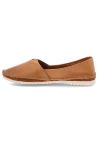 Brązowe Baleriny Maciejka Stylowe Wsuwane Obuwie Damskie. Okazja: na co dzień. Zapięcie: bez zapięcia. Kolor: brązowy. Materiał: materiał, skóra. Styl: elegancki