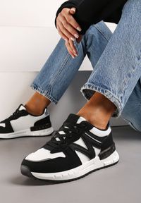 Born2be - Czarno-Białe Sznurowane Sneakersy z Siateczkowymi Wstawkami Garnela. Nosek buta: okrągły. Kolor: czarny. Materiał: materiał. Obcas: na obcasie. Wysokość obcasa: niski #3