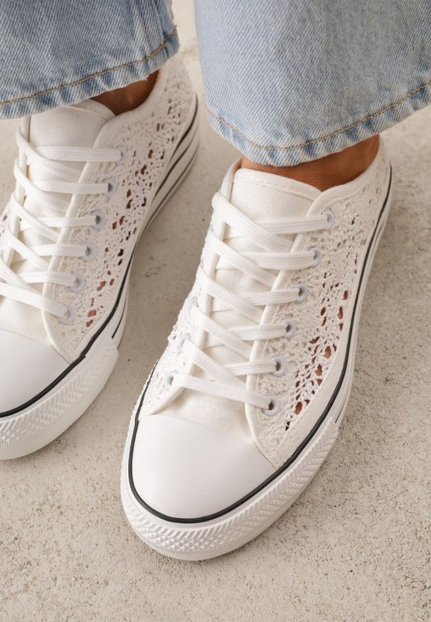 Born2be - Białe Ażurowe Trampki Przed Kostkę Russi. Wysokość cholewki: przed kostkę. Kolor: biały. Materiał: jeans. Wzór: ażurowy